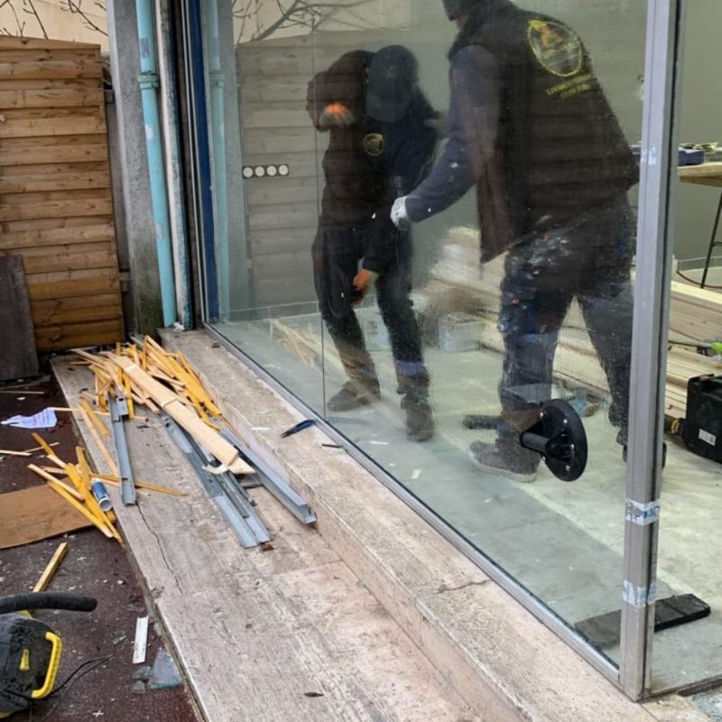 vitrier-artisan-bl-4-qe3zb0rhli020320ey14n1kns26dmzn84mk6a417b4